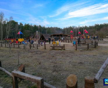 plac zabaw w Lipkowie - Lipkowska Polana (za kościołem)
