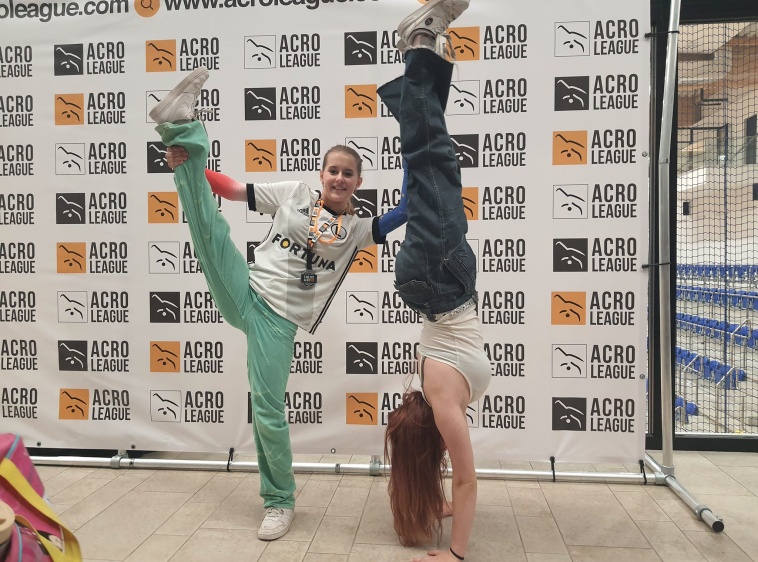 Akro Gibek