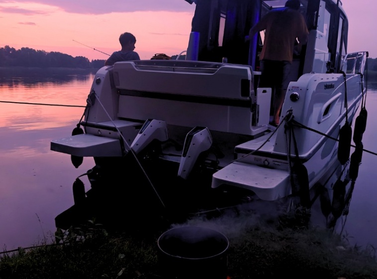 Party Boat Zegrze - ł&oacute;dź na wyłączność 