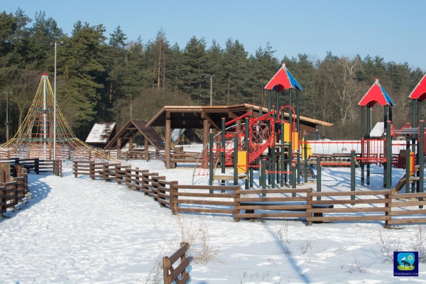 plac zabaw w Lipkowie - Lipkowska Polana (za kościołem)